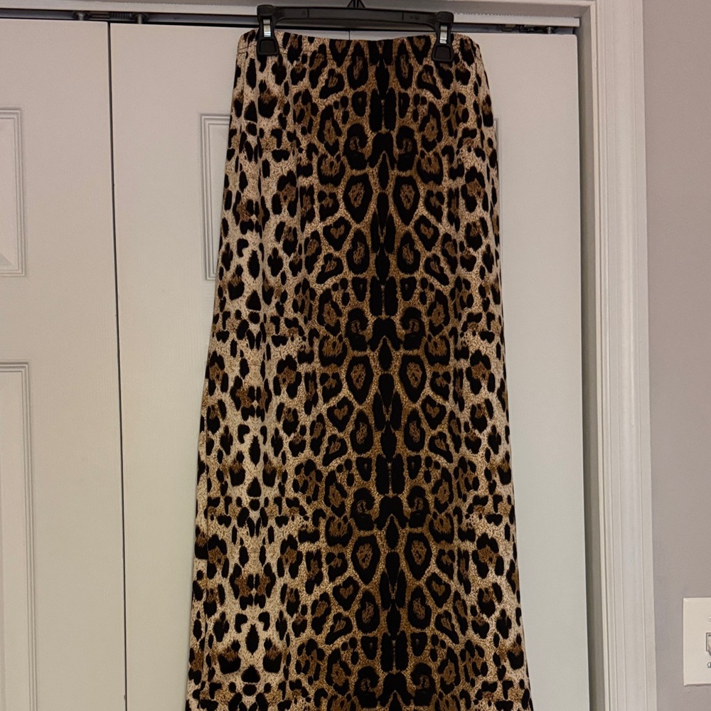 Chic Leopard Print Maxi Skirt